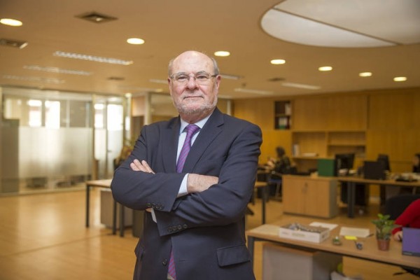 Les Corts revalidan a Andrés García Reche como vicepresidente de la AVI