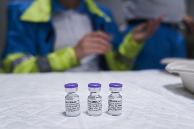 La UE firma con BioNTech-Pfizer la compra de hasta 1.800 millones dosis para la UE en dos años
