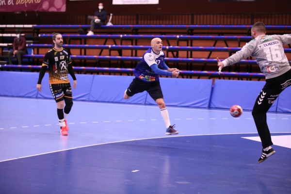 El veterano Ivan Nikcevic renueva por una temporada con el Benidorm
