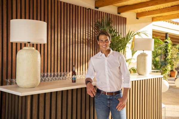 Rafa Nadal protagoniza la nueva campaña de Amstel Oro 0,0 y fomenta el consumo responsable  