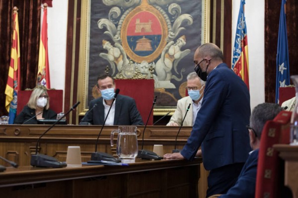 Las comarcas del Vinalopó exigen no reducir el caudal del trasvase; los regantes creen que se acabará eliminando