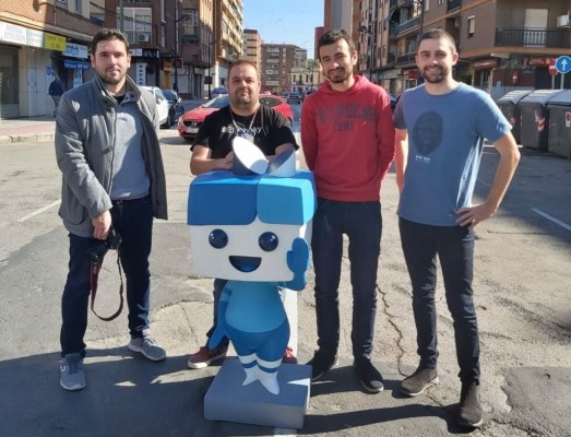 Regala un Ninot aumenta la diversificación de los artistas en un 15% en su primer aniversario

