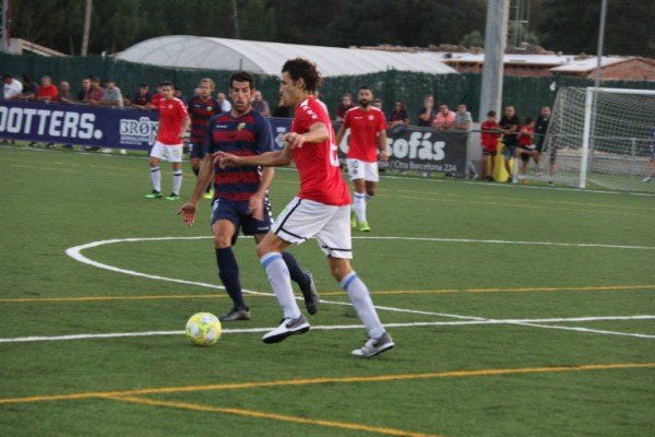 Dos expulsados, invasión de campo y rifirrafe entre Portillo y Alsina en la última visita a Llagostera
