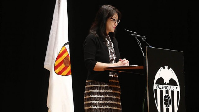 Lay Hoon se reúne con el consejo asesor para explicarle los detalles de la junta