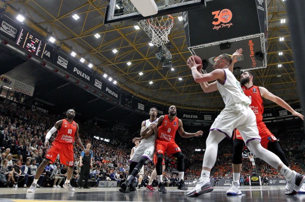 Valencia Basket deja escapar la Eurocup en un último cuarto para olvidar