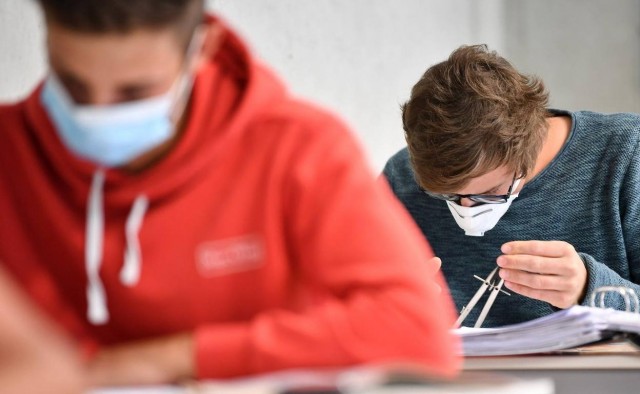 El Gobierno y las CCAA estudian vacunar al alumnado de ESO y Bachillerato