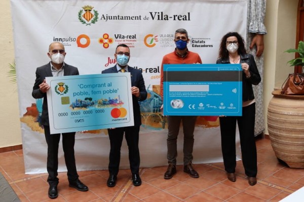 La tarjeta 'Fem Poble' de Vila-real para reactivar la economía local llega a 100 negocios y 300 usuarios