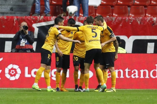 El Málaga deja al Sporting en situación muy crítica