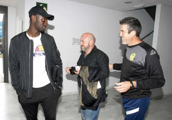 Cheikh sostiene que hay más de dos jugadores implicados