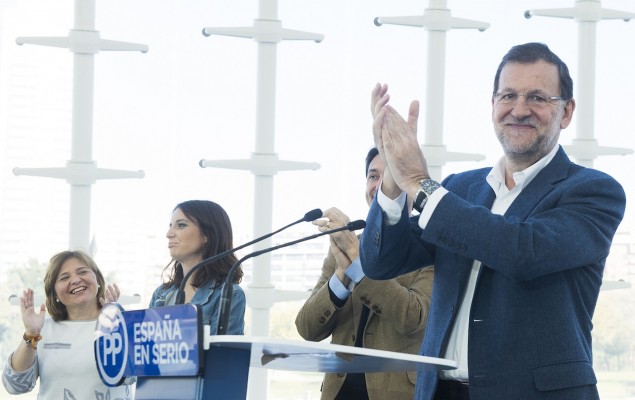 Rajoy promete en Valencia una bajada del IRPF la próxima legislatura