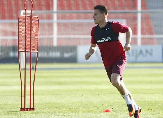 Gameiro sigue sin entrenarse con el grupo a dos días del derbi