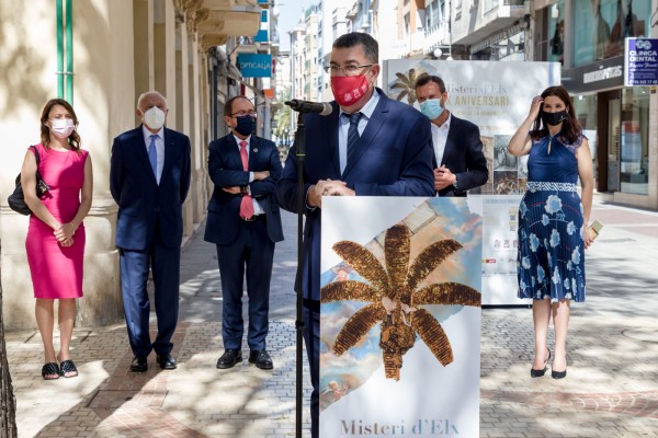 La Corredora acoge una exposición fotográfica de la evolución del Misteri d'Elx