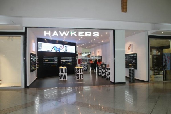 El dueño de Hawkers pone a su hermano al frente de las filiales tras su paso por la 'marca madre'