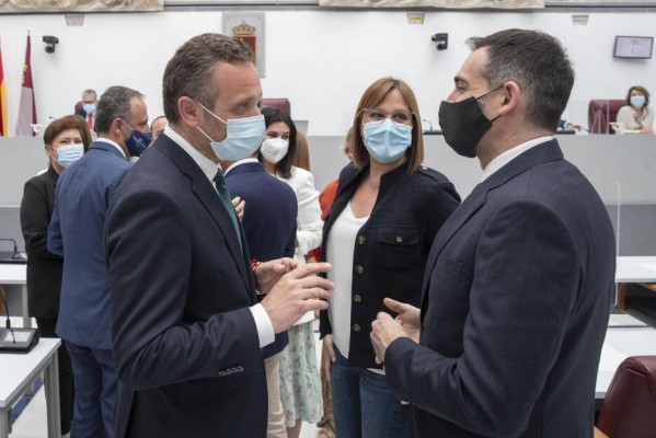 Miras ya puede dormir tranquilo: sus nuevos aliados le quitan su 'Voxdependencia'