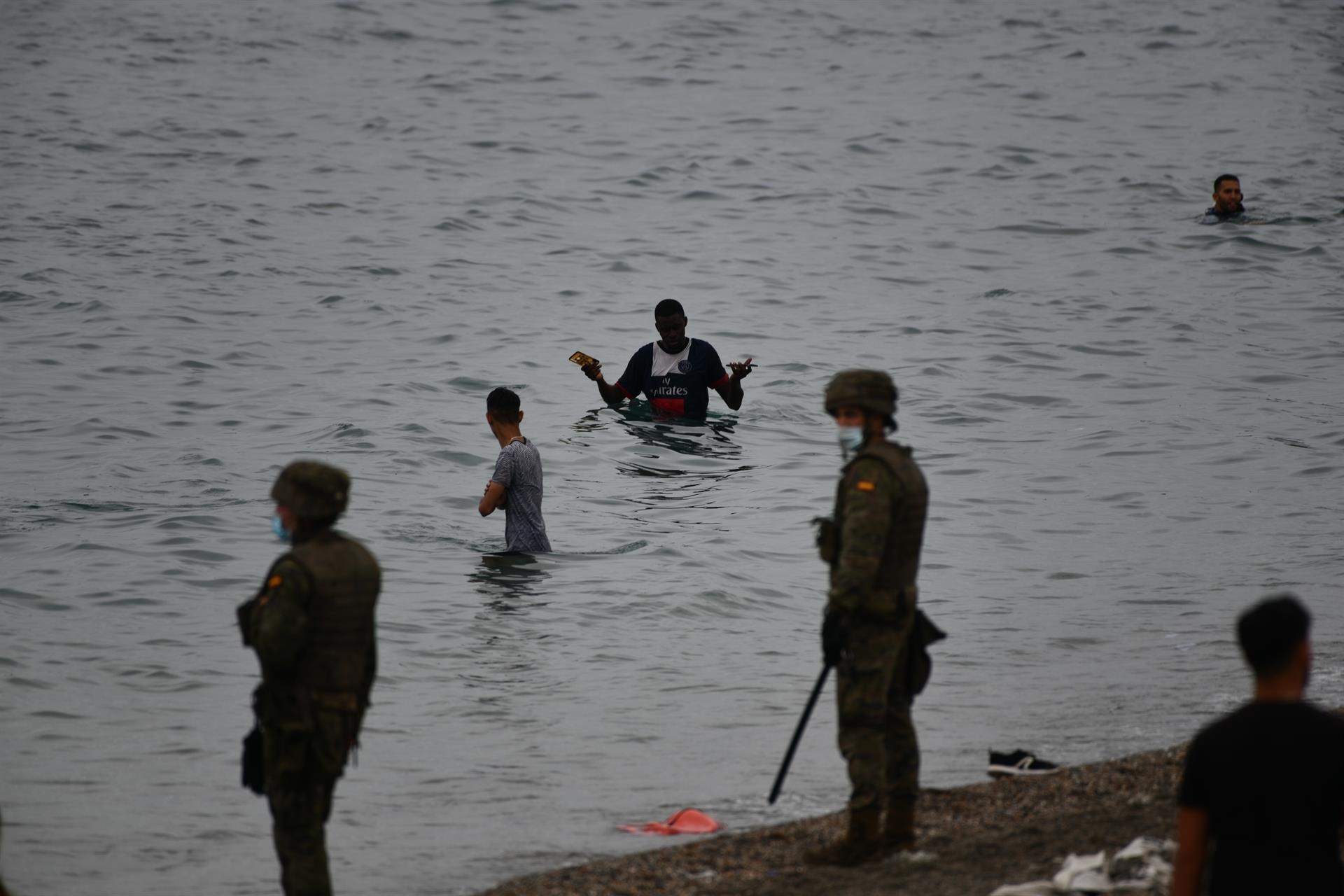 Marruecos despliega controles en el entorno de Ceuta y el flujo de entradas irregulares en la ciudad se reduce
