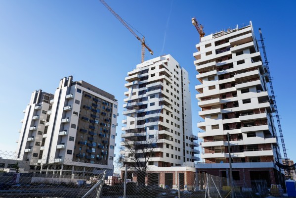 La obra nueva tira de la compraventa de viviendas en la Comunitat 
