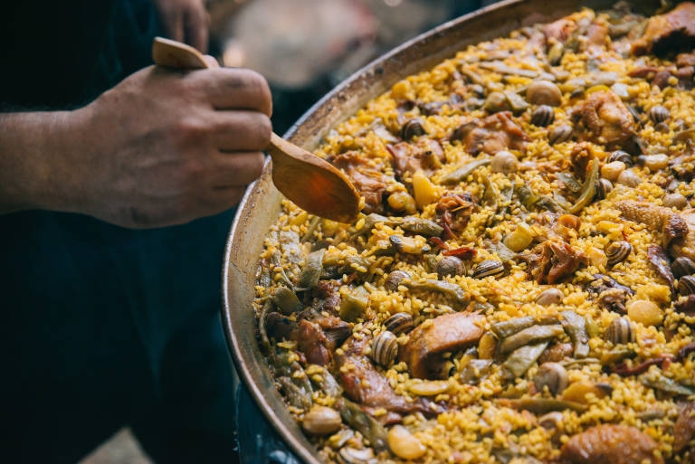 Quina és la millor beguda per a acompanyar la paella valenciana?