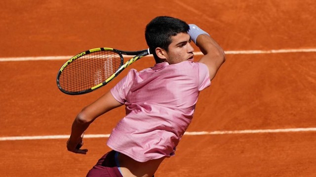 Alcaraz arrolla al japonés Uchiyama en su debut en el ATP Challenger de Oeiras