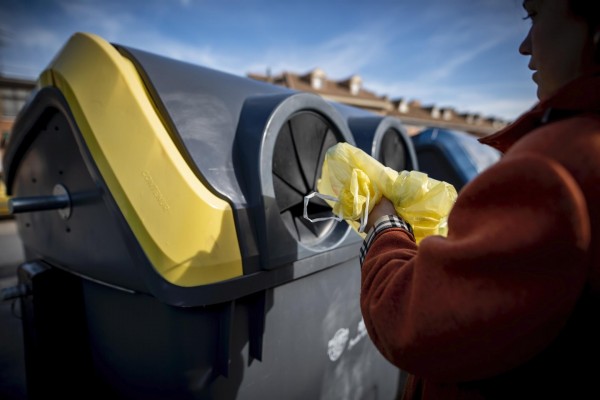 Cada valenciano recicló un 11,7 % más de envases y un 2,3 % más de papel que el año anterior