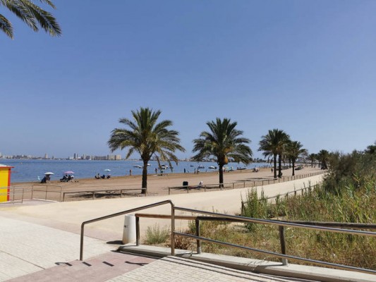 Las playas del Mar Menor no seducen: los chiringuiteros tampoco quieren allí sus negocios