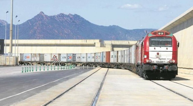 El puerto lanza las obras del tren interno y abre la vía a recuperar el servicio que perdió hace 3 años