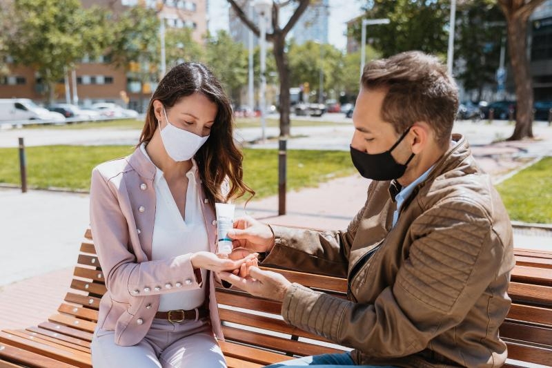 Científicos españoles desarrollan cuatro productos que aportan “protección inmediata de más de siete días” frente al coronavirus y otros microorganismos
