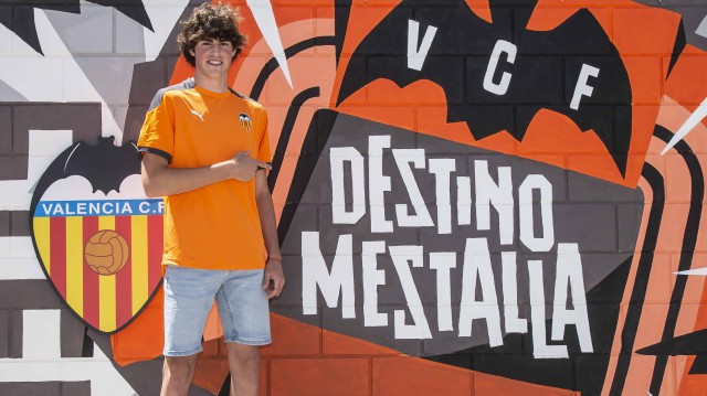 El Valencia CF renueva a Javi Guerra
