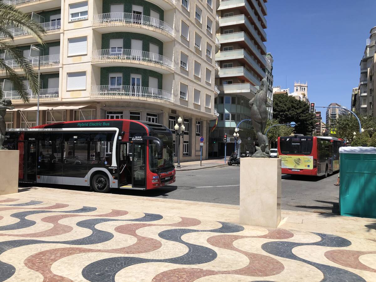 El primer paso para la tercera fase de la reforma de La Explanada de Alicante: el desvío del tráfico