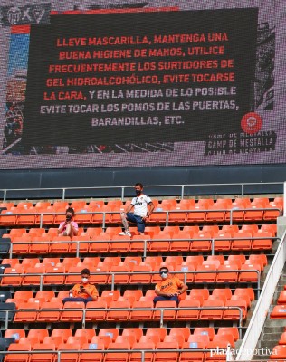 Mestalla recibe público veinticinco partidos después