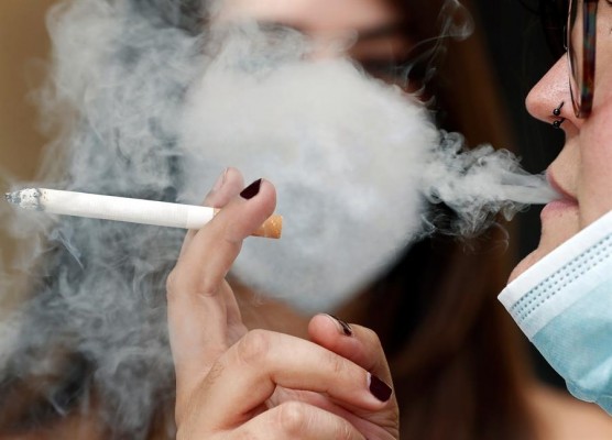Nules prohibirá fumar en su playa a partir del verano