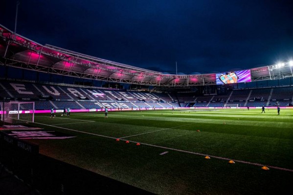 
Grades i passió per a salvar el futbol
