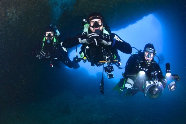 Buceadores de la Armada buscan los mejores lugares para bucear en Cabo Tiñoso y Cabo de Palos