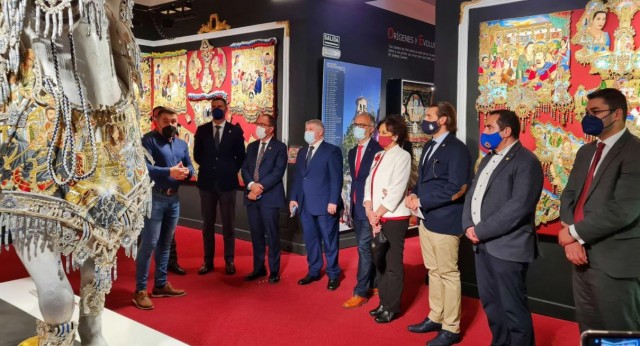 Caravaca recibe el documento que acredita a los Caballos del Vino como Patrimonio de la Humanidad