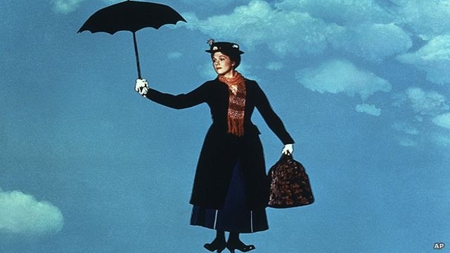 Una 'Mary Poppins' con títeres en La Mercè de Burriana 