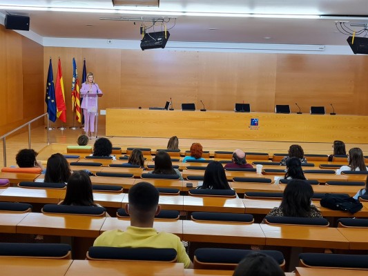 La consellera Bravo apuesta por una sociedad en la que la compra de sexo no sea una opción admisible
