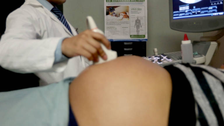  Sanidad recomienda vacunar a embarazadas con dosis de Pfizer o Moderna y sin límite temporal