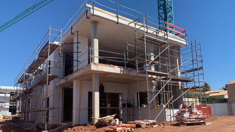 La construcción genera en Castellón 918 contratos, un 1,5% menos que en marzo