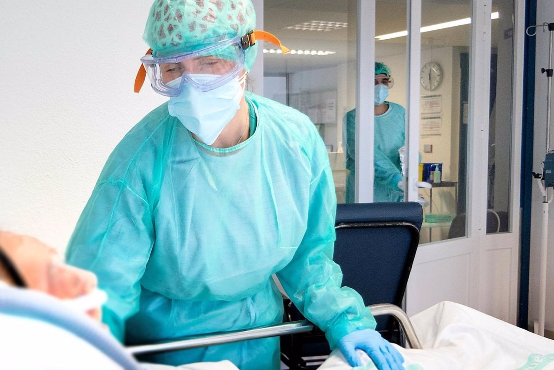 España registra 5.701 nuevos casos de covid-19, 73 muertes y la incidencia se reduce a 166