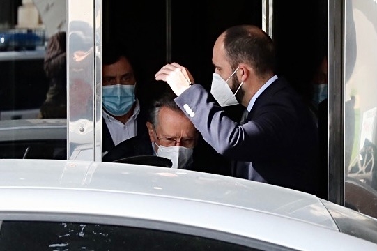 Alfonso Grau sale de su domicilio en València detenido. Foto: MARGA FERRER - 