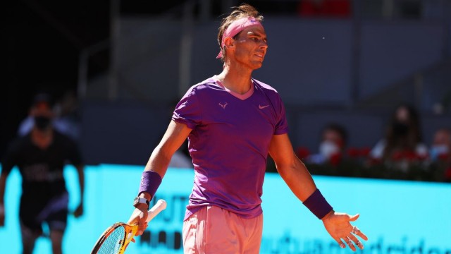 Nadal anula dos bolas de partido ante Shapovalov y se planta en cuartos