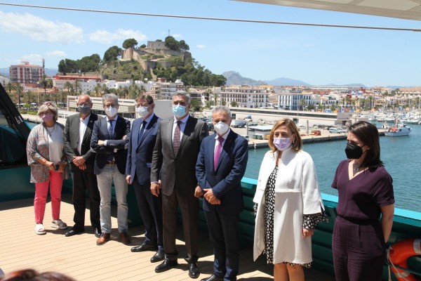 Baleària presenta en Dénia el primer fast ferry que funciona con motores de gas natural