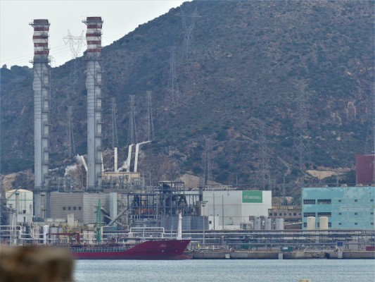 El Valle de Escombreras exhibe músculo al generar un valor añadido de 2.000 millones 