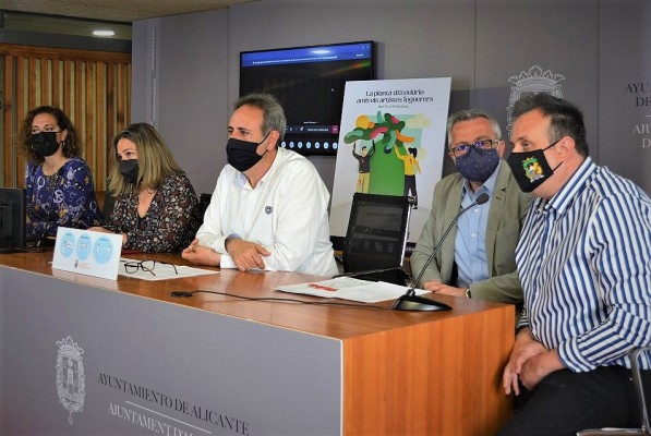 ¿Fogueres en diciembre? La Federació pide votar en libertad y los artistas instan a finalizar los contratos