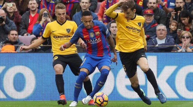 El Barcelona, al acecho del liderato ante un Málaga liberado en Gijón