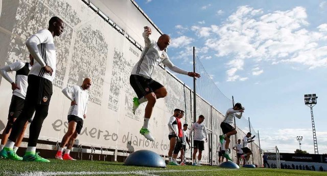 La columna vertebral del Valencia CF, entre algodones 