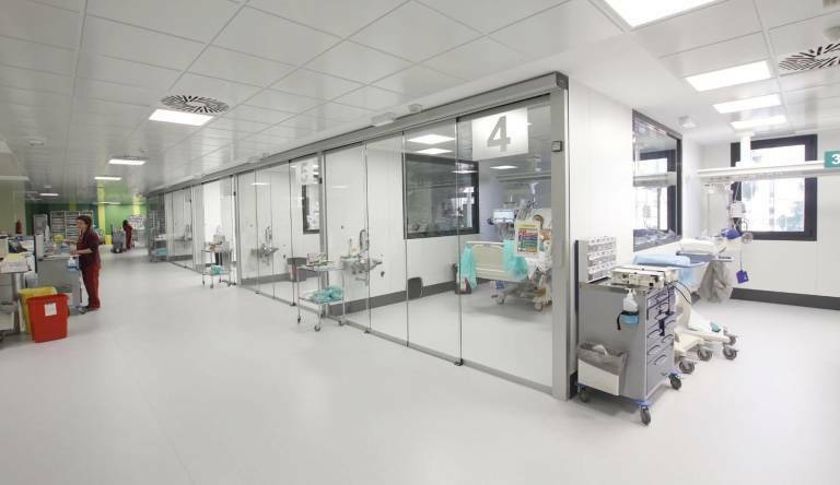 Las hospitalizaciones por covid en la Comunitat se desploman un 94% en UCI y un 96,5% en planta