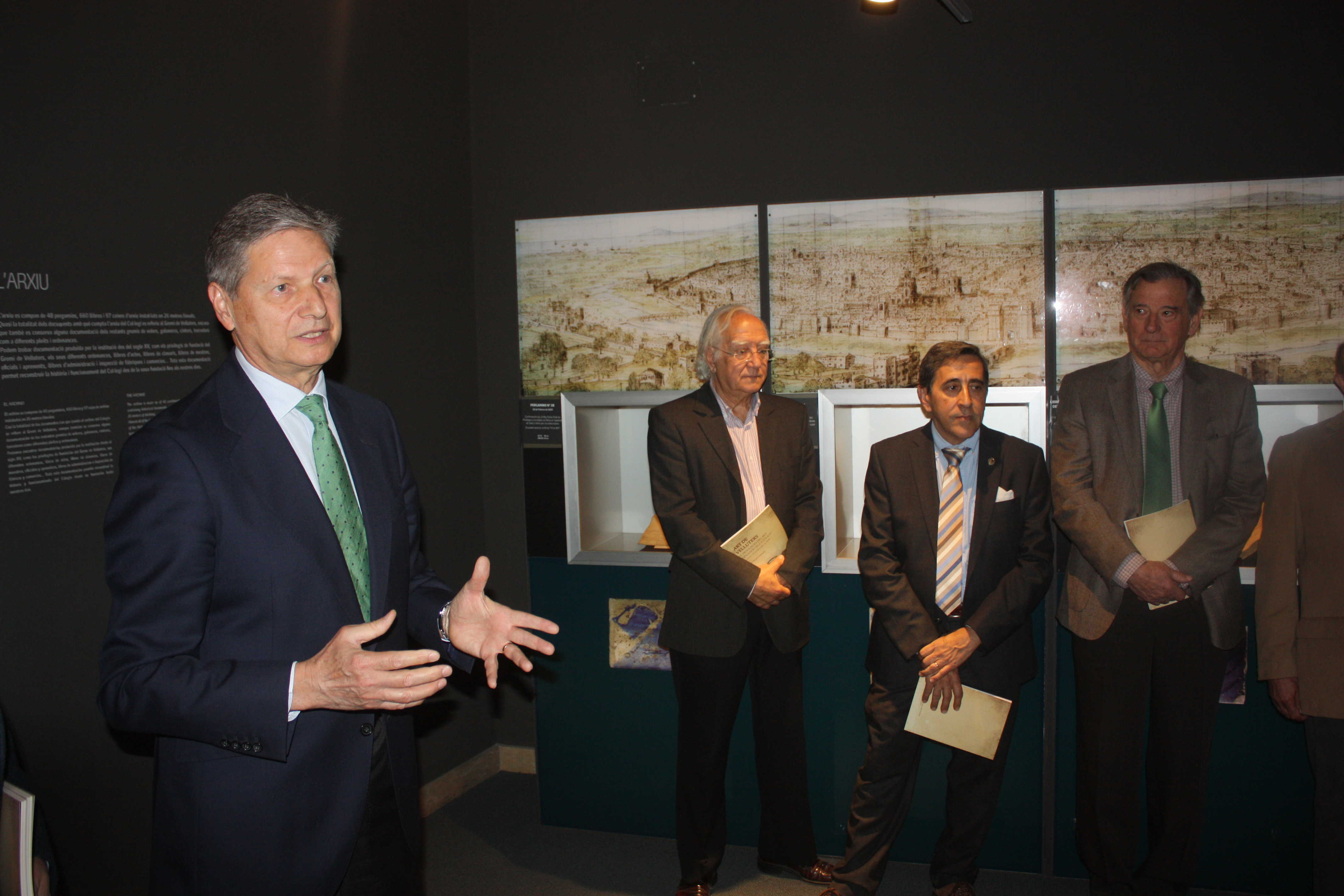 El Colegio Mayor de la Seda expone el documento que elevó el oficio 'dels velluters' a la categoría de arte