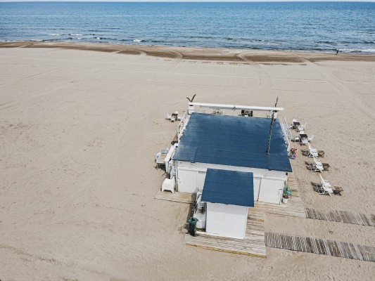 Así son las ideas para los chiringuitos ‘verdes’ de la playa de Gandia  
