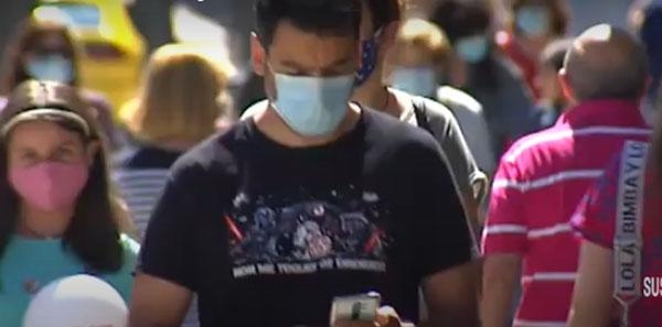 Casi la mitad de la población afirma utilizar su mascarilla más tiempo del recomendado por las autoridades sanitarias
