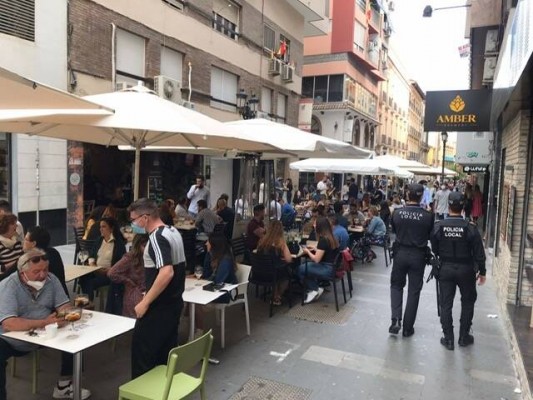 La hostelería toma aliento con la extensión de horarios tras perder un 12% de empleos en Alicante